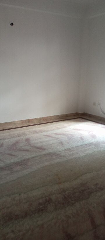 Room in 3 BHK Independent House at Sector 19 – for Rent
