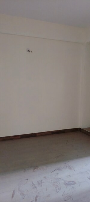 Room in 2 BHK Apartment at Paras Tierea, Sector 137 – for Sale