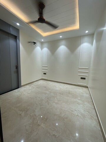 Room in 4 BHK Builder Floor at Sector 57 – for Sale