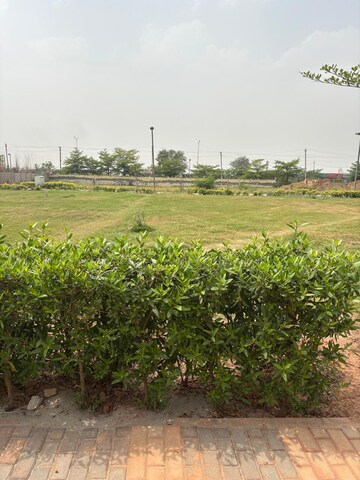  Plot – Garden View at BPTP Amstoria Plot, Sector 102 - for Sale