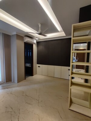 Room in 4 BHK Builder Floor at Sector 52 – for Sale