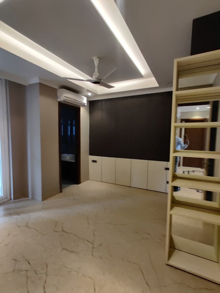 Room, sector 52 4 Bedroom 2000 Sq.Ft. Builder Floor In Sector 52 Gurgaon 8521918