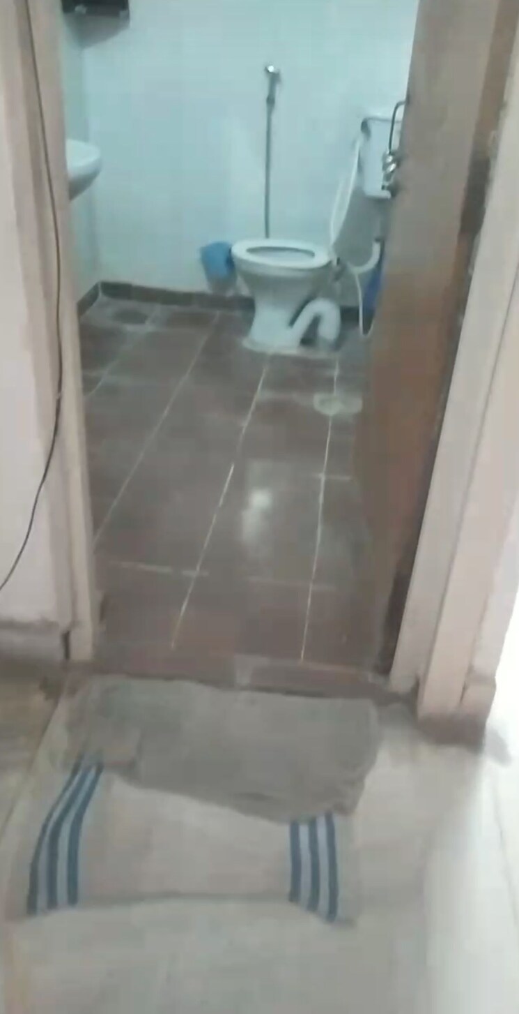 Bathroom, raj nagar extension 4 Bedroom 1700 Sq.Ft. Builder Floor In Raj Nagar Extension Ghaziabad 8521937