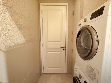 Room in 1 BHK Apartment at Bhartiya Leela Residences, Thanisandra Main Road – for Rent