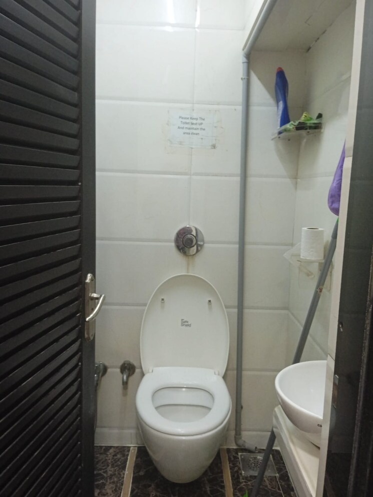 Washroom, jai-antariksha Commercial Office Space 1200 Sq.Ft. In Andheri East Mumbai 8522033