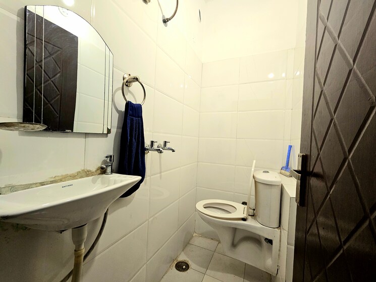 Bathroom, peer mucchalla 3 Bedroom 112 Sq.Yd. Builder Floor In Peer Mucchalla Zirakpur 8522245