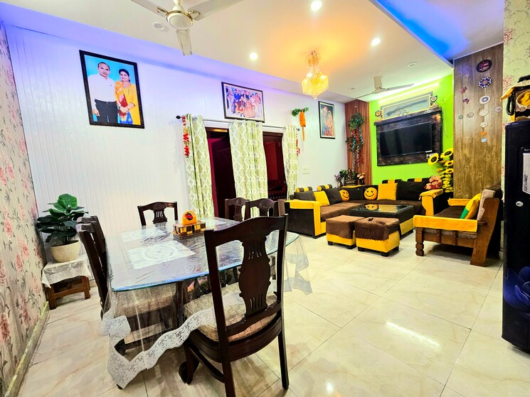 Living Room, peer mucchalla 3 Bedroom 112 Sq.Yd. Builder Floor In Peer Mucchalla Zirakpur 8522245