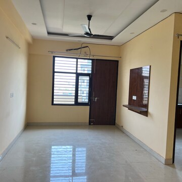 Room in 3.5 BHK Builder Floor at Sector 52 – for Rent