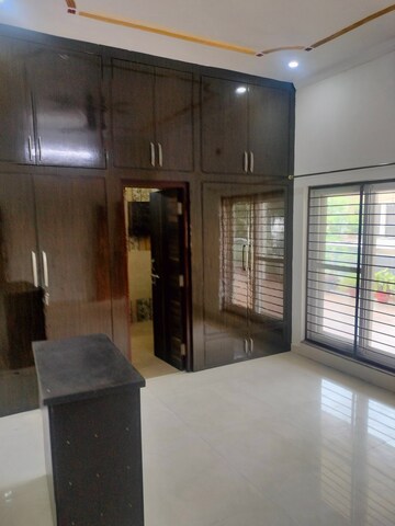 Room in 3 BHK Builder Floor at Gomti Nagar – for Rent
