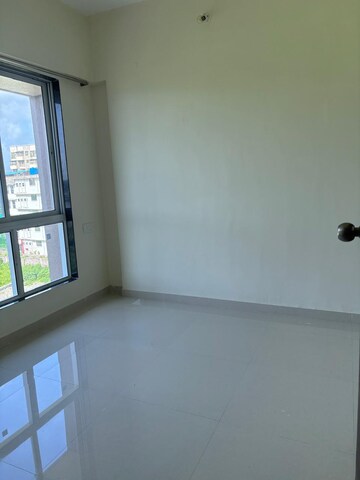 Room in 1 BHK Apartment at Vinay Unique Avenue 210, Nalasopara West – for Sale