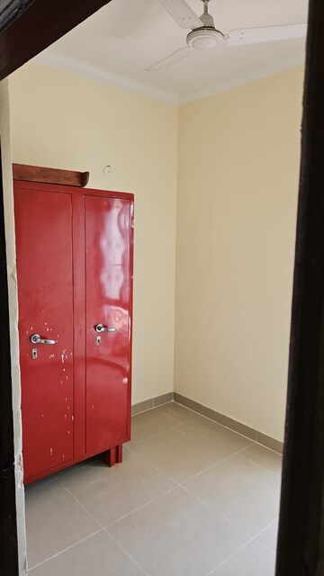 Room in 2 BHK Apartment at Antriksh Golf View, Sector 78 – for Rent