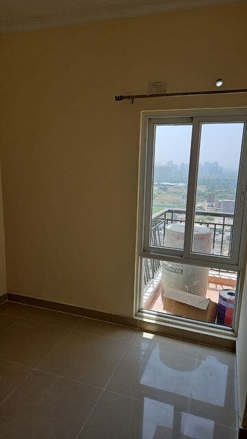 Room in 2 BHK Apartment at Antriksh Golf View, Sector 78 – for Rent