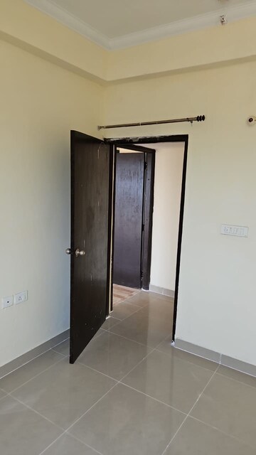 Room in 2 BHK Apartment at Antriksh Golf View, Sector 78 – for Rent