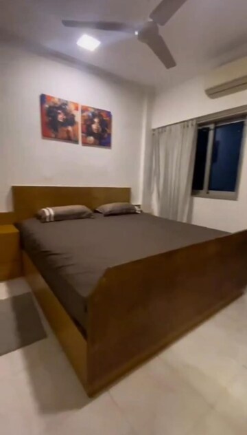 Bedroom in 2 BHK Apartment at Homeland Apartment, Andheri West – for Rent