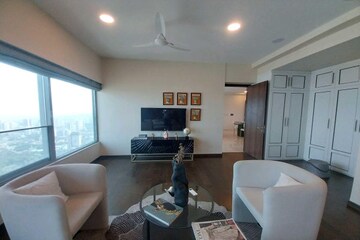 Living Room in 4 BHK Apartment at Peninsula Salsette 27, Byculla – for Sale
