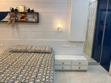 Bedroom in 1 BHK Apartment at Tardeo – for Rent