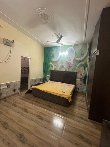 Bedroom in 2 BHK Apartment at Neb Sarai – for Rent
