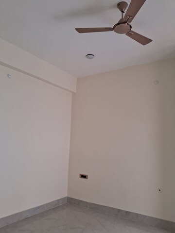 Room in 2 BHK Apartment at Gomti Nagar – for Rent