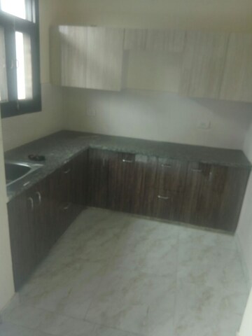 Kitchen in 3.5 BHK Builder Floor at Sector 40 – for Sale