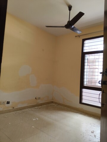 Room in 3 BHK Independent House at Palam Vyapar Kendra, Sector 2 – for Rent