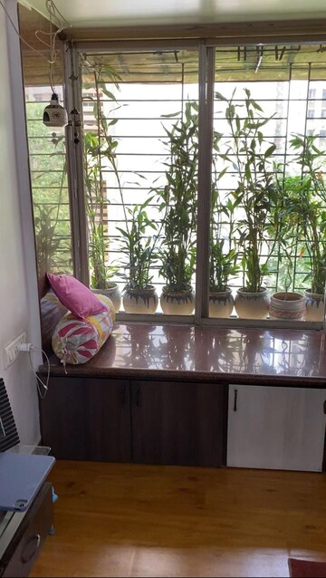 Room in 2 BHK Apartment at Panch Pakhadi – for Sale