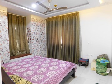 Room in 3 BHK Apartment at Vajras Jasmine County, Puppalaguda – for Rent