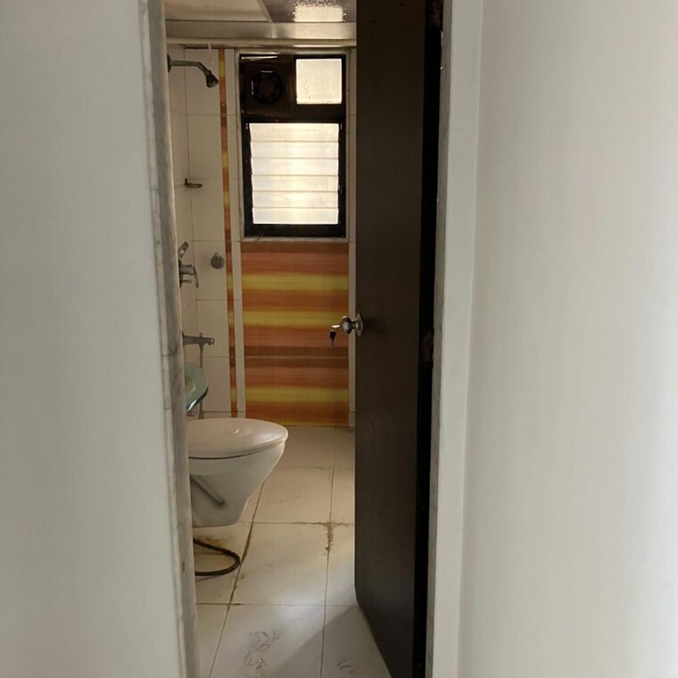 Bathroom, khar west 3 Bedroom 1070 Sq.Ft. Apartment In Khar West Mumbai 8524247