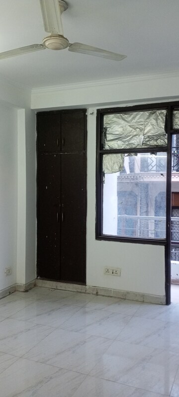 2 BHK Apartment For Rent in Paryavaran Complex
