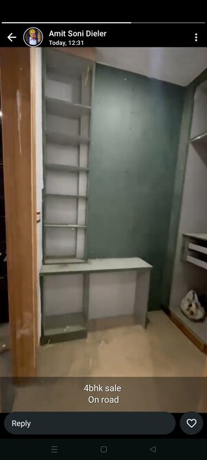 Room in 4 BHK Builder Floor at Palm Residency Chhatarpur, Chattarpur – for Sale