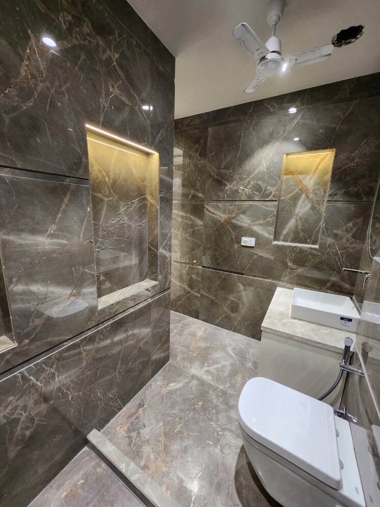 Bathroom, uttam nagar 2 Bedroom 75 Sq.Yd. Builder Floor In Uttam Nagar Delhi 8523324