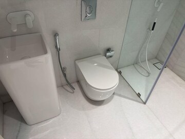 Attached Bathroom in 4 BHK Apartment at Lokhandwala Minerva Mahalaxmi, Mahalaxmi – for Sale