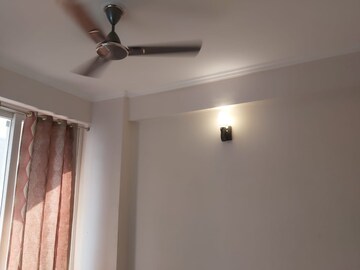 Room in 2.5 BHK Apartment at Amrapali Golf Homes, Sector 4, Greater Noida – for Sale