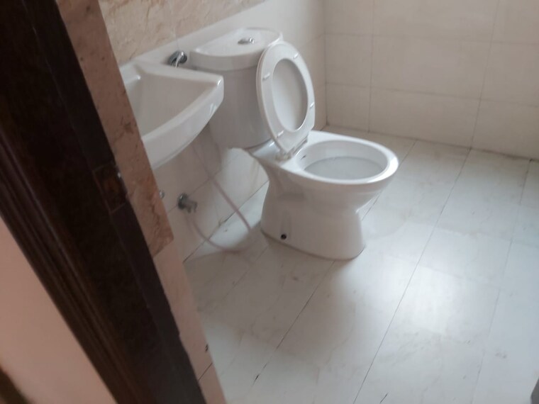 Bathroom, amrapali-golf-homes 2.5 Bedroom 945 Sq.Ft. Apartment In Sector 4 Greater Noida Greater Noida 8523946