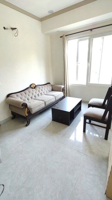 Living Room in 1 BHK Builder Floor at Sushant Vyapaar Kendra, Sector 43 – for Rent
