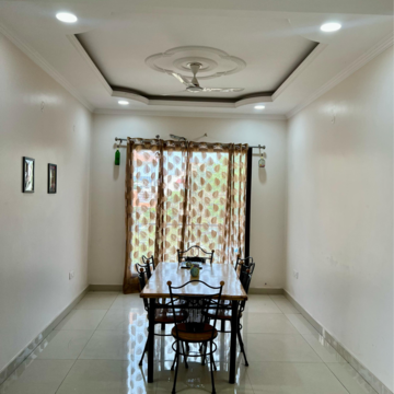 Living Room in 3.5 BHK Builder Floor at Sector 21 – for Rent