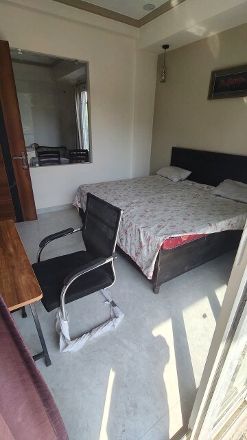 Bedroom in 1 BHK Builder Floor at Sushant Vyapaar Kendra, Sector 43 – for Rent