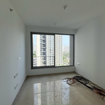 Room in 3 BHK Apartment at Oberoi Sky City, Khande Rao Dongari – for Rent