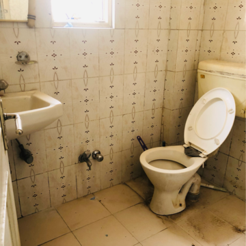 Bathroom in 2.5 BHK Villa at Sector 21 – for Rent