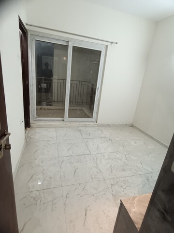 Room in 2 BHK Apartment at Pivotal Paradise, Sector 62 – for Rent