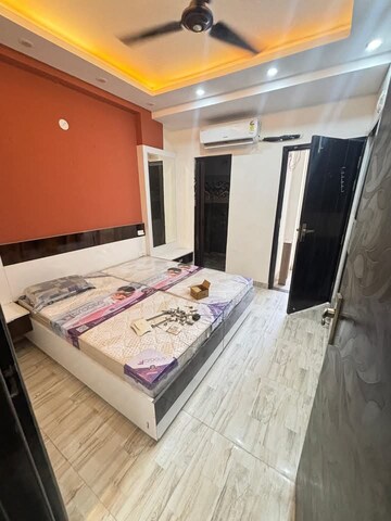 Bedroom in 2 BHK Builder Floor at Queens Plaza, Sector 43 – for Rent