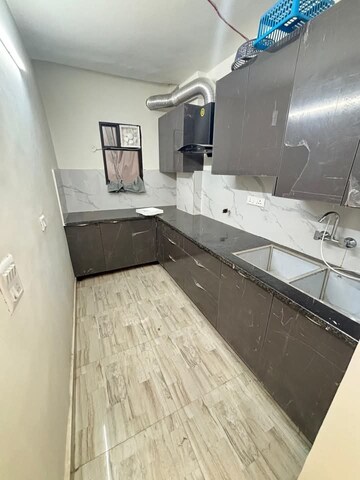 Kitchen in 2 BHK Builder Floor at Queens Plaza, Sector 43 – for Rent