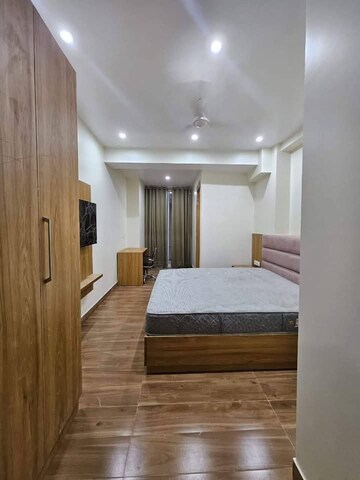 Bedroom in 1 BHK Builder Floor at Sushant Vyapaar Kendra, Sector 43 – for Rent
