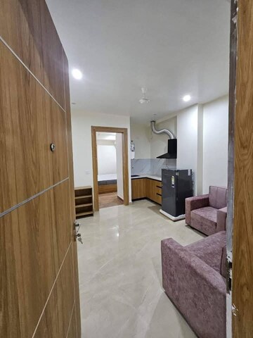 Living Room in 1 BHK Builder Floor at Sushant Vyapaar Kendra, Sector 43 – for Rent