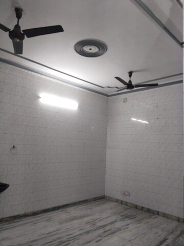 Room in 2 BHK Builder Floor at Sector 28 – for Rent