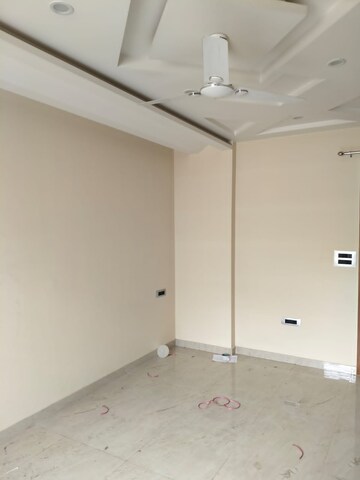 Room in 2 BHK Builder Floor at Sector 28 – for Rent
