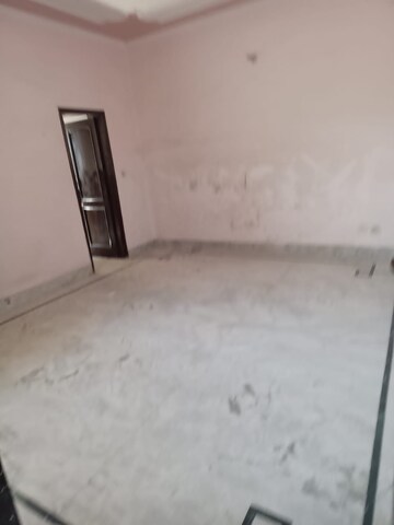 Room in 2 BHK Builder Floor at Sector 31 – for Rent