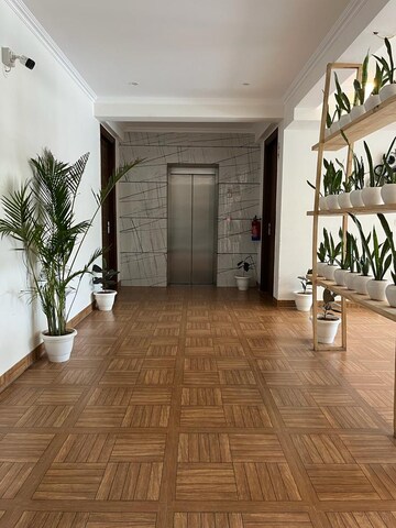 Building Lobby in 1 BHK Apartment at DLF City Phase V, Dlf Phase V – for Rent