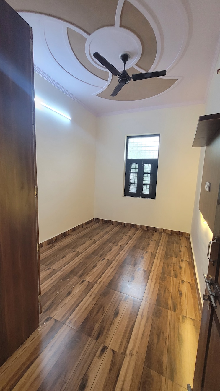 Room, dilshad garden 3 Bedroom 900 Sq.Ft. Apartment In Dilshad Garden Delhi 8524537