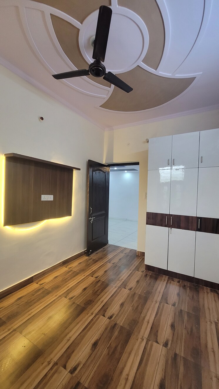 Room, dilshad garden 3 Bedroom 900 Sq.Ft. Apartment In Dilshad Garden Delhi 8524537