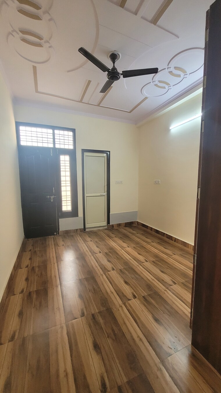 Room, dilshad garden 3 Bedroom 900 Sq.Ft. Apartment In Dilshad Garden Delhi 8524537